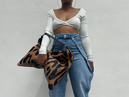 Wild Elegance Shoulder Bag – Luxury Jaguar Print Edition