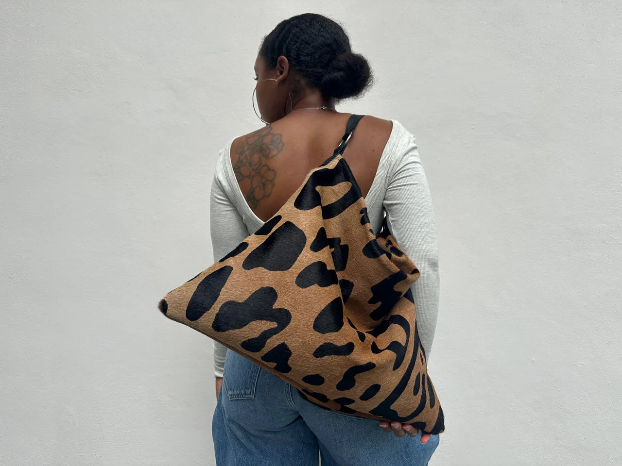 Wild Elegance Shoulder Bag – Luxury Jaguar Print Edition